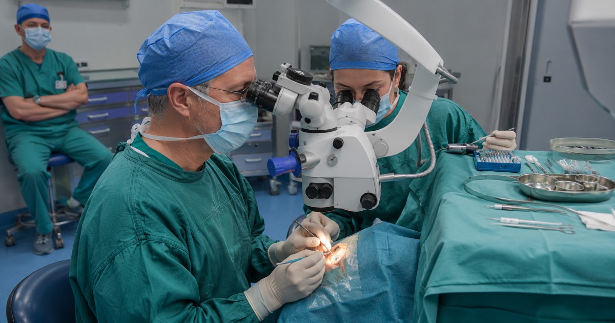Realistic clinical safety scene showing facial vascular anatomy, injection planning, and emergency complication awareness.